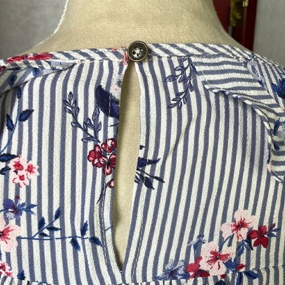 Xhilaration Blue & White Striped Cold Shoulder Floral RuffleTop (Size: M) - Picture 10 of 12